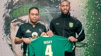 Ada 'Pengaruh' van Dijk di Balik Keputusan Bek Persebaya